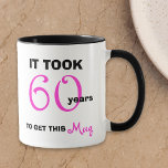 Geburtstagsgeschenk Ideen für Ihre Tasse - Funny<br><div class="desc">Wenn jemand, den Sie kennen, einen Meilenstein feiert, 60. Geburtstag, ist dieses 60. Geburtstagsgeschenk für sie eine lustige Tasse, die lautet: "Es hat 60 Jahre gedauert, diese Tasse zu bekommen." Schwarz-Rosa-Schrift wird verwendet, um dies zu einer Tasse nur für Frauen zu machen. Geburtstagsgeschenke sollten einzigartig sein und diese Tasse ist...</div>
