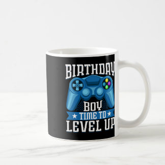 Geburtstagsjunge Zeit zum Hochstufen des Videospie Kaffeetasse