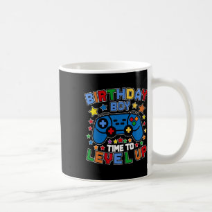 Geburtstagsjunge Zeit zum Hochstufen des Videospie Kaffeetasse