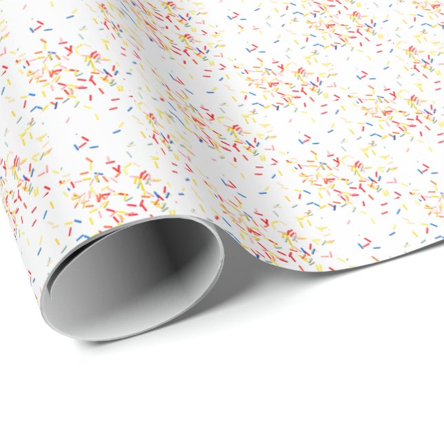 Geburtstagskuchen sprinklt auf weiß geschenkpapier (Rolleneckpunkt)