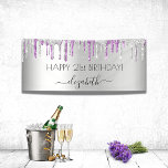 Geburtstagsparty Silber lila Glitzer Funkelglasur Banner<br><div class="desc">Ein Banner für eine mädchenhafte und glamouröse 21. (oder jedes Alter) Geburtstagsparty. Ein Imitat silber metallisch aussehender Hintergrund mit eleganten lila und Imitate silberne Glitzer Tropfen, Farbe Tropflook. Der Text: Personalisieren und fügen Sie einen Namen in dunkler Rose Gold mit einem großen modernen handgeschriebenen Stil Skript geschrieben. Perfekt sowohl als...</div>