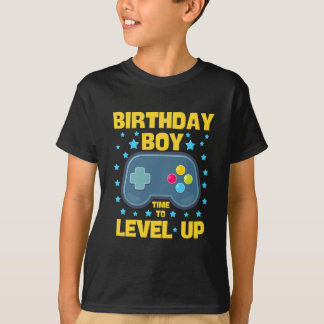 Geburtstagszeit für Junge, um den T - Shirt zu erh