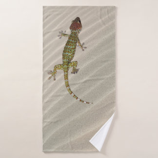 Gecko auf Sand Badehandtuch