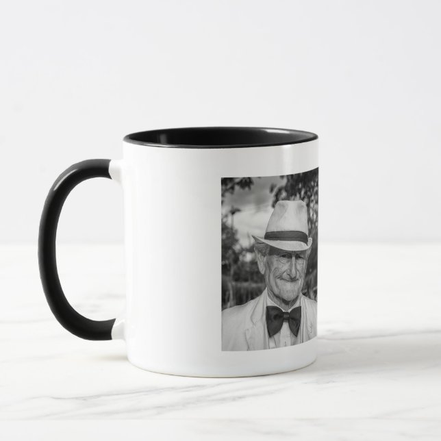 Gedächtniserinnerung: Tasse des Fotos in Erinnerun (Links)