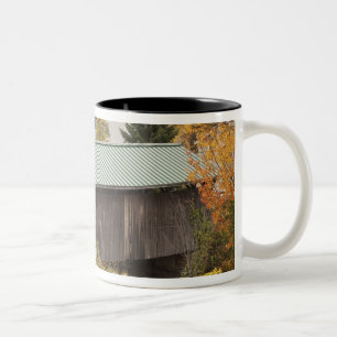 Gedeckte Brücke, Vermont, USA Zweifarbige Tasse