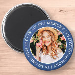 Gedenken an das moderne, maßgeschneiderte Foto der Magnet<br><div class="desc">Dieses einfache und moderne Design besteht aus Serifentypografie und fügt ein individuelles Foto hinzu. "In Loving Memory" umkreist das Foto Ihres Lieben.</div>