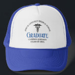 Gedenken an den Abschluss der Blue Medical School Truckerkappe<br><div class="desc">Dieser blaue Abschluss der medizinischen Fakultät bietet moderne Typografie für eine Klasse von 2024 Absolventen. Passen Sie mit Ihrem geschlossen Jahr unter der Kadukus für große personalisierte Krankenschwester oder Arzt zu halten für einen geschlossen Arzt.</div>