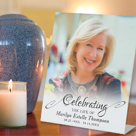 Gedenkfeier für das Foto Sockelschild