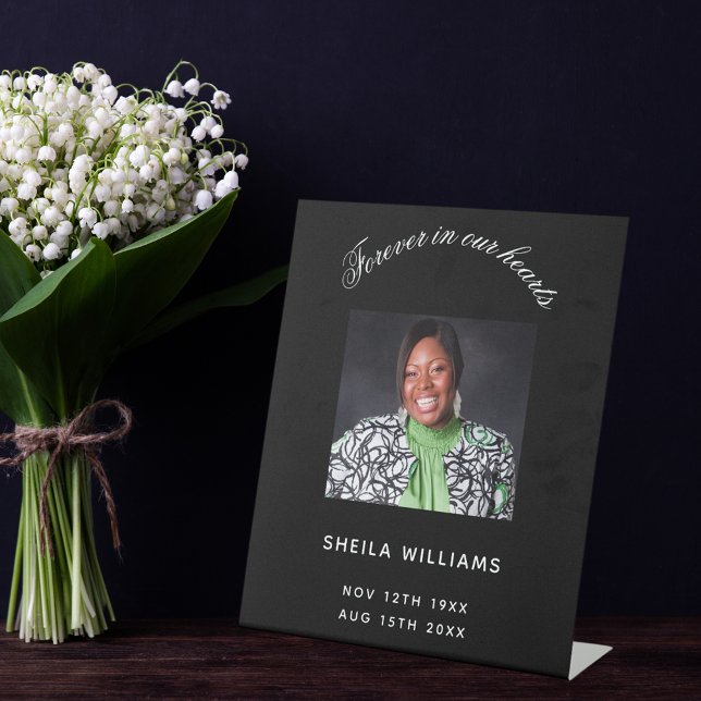 Gedenkfeier Schwarz-weißes Foto Sockelschild (Von Creator hochgeladen)