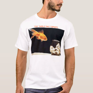 Gedrehte Tabelle T-Shirt