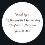 Geeignete Schwarz-weiße Skriptprämie Runder Aufkleber<br><div class="desc">Custom Black and White Script Hochzeitsgeschenk für klassische Round Stickers</div>