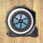 Geek Sci Fi Futuristic Cosmic Space Blue Monogram Maßband<br><div class="desc">Messen Sie mit Stil mit diesem Maßband, das mit einem faszinierenden abstrakten Design, inspiriert durch Weltraumforschung und futuristische Elemente, verziert ist. Die ätherisch blauen Farbtöne, die hellere Farbtöne auf einer dunkleren Basis vermischen, eine Touch der Verzauberung hinzufügen und ein Gefühl kosmischer Energie vermitteln. Genießen Sie diese einzigartige Mischung aus Futurismus...</div>