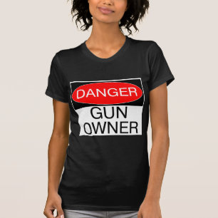 Gefahr - Besitzer einer Schusswaffe Lustiges T-Shi T-Shirt