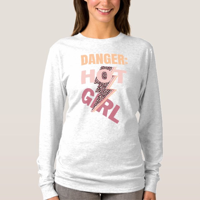 Gefahr, heißer Mädchenslogan T-Shirt (Vorderseite)