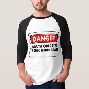 Gefahr - Mund funktioniert schneller als Gehirn T-Shirt