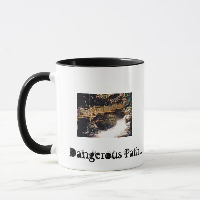 gefährlicher Weg Tasse (Links)