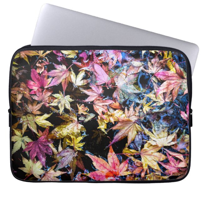 Gefallene Blätter Laptopschutzhülle (Vorderseite)
