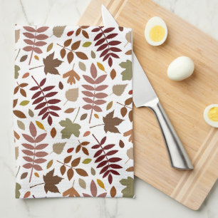 Gefallene Blätter Muster-Herbstfarben auf Weiß Geschirrtuch