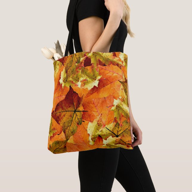 Gefallene Herbstleaves Tasche (Von Nahem)