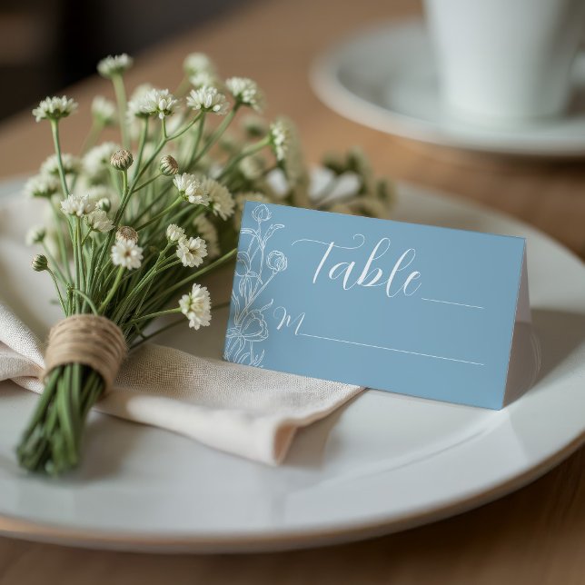 Gefaltete bläuliche Blüte Elegante Platzkarte (Wedding Reception Minimalist Dusty Blue Wildflower Seating place card )