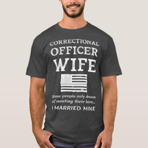 Gefängniswärter für professionelle Ehefrau T-Shirt