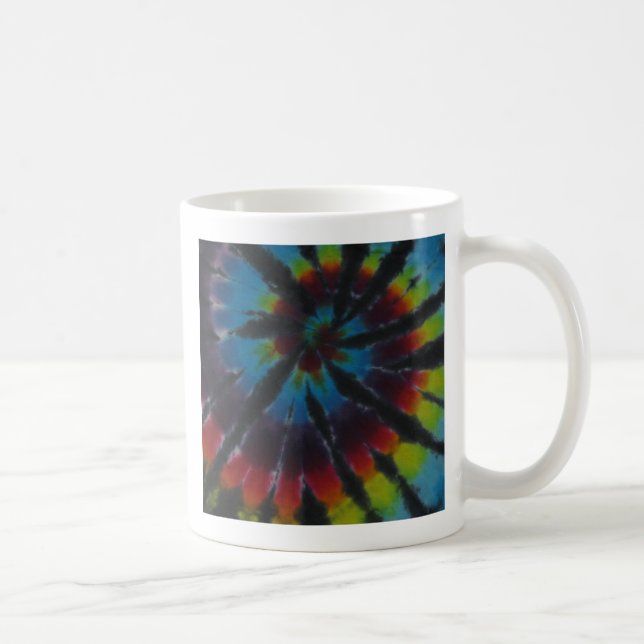 Gefärbte Krawatte des Spiralschlauches im Tiefenbe Kaffeetasse (Rechts)