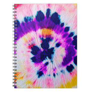 Gefärbte Krawatte drehen. Rainbow Fabric Gefärbte Notizblock