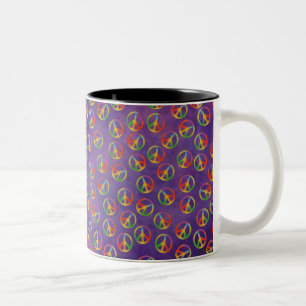 Gefärbte Krawatte - Friedenszeichen auf Lila Zweifarbige Tasse