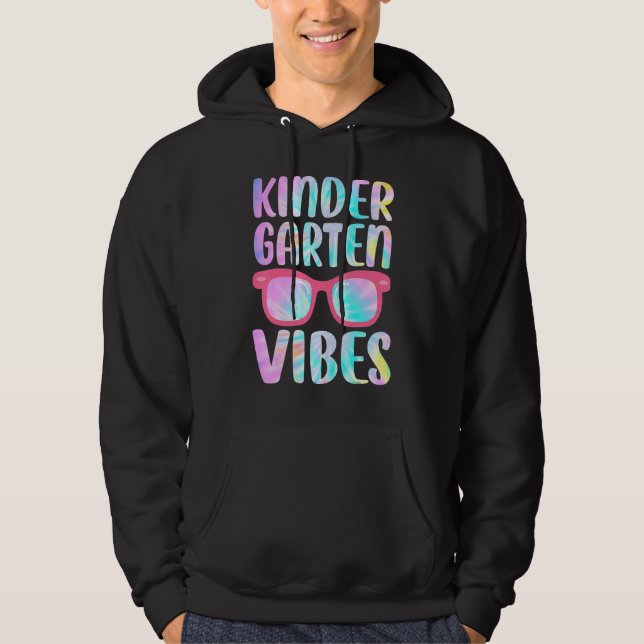 Gefärbte Krawatte Kindergarten Vibes Platz 1. Schu Hoodie (Vorderseite)