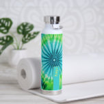 Gefärbte Krawatte Muster Limon Aqua Aquamarin - in Trinkflasche<br><div class="desc">Ein kühnes, farbenfrohes Design mit farbenfrohen Farbtönen in Limon- und aquablau mit einem unterhaltsamen Farbblock, um Ihren Namen oder jeden Text hinzuzufügen. Die verrückte gefärbte Krawatte hat eine Vielzahl von Farben. Sie können einen Namen, ein Monogramm oder einen anderen benutzerdefinierten Text hinzufügen. Wenn Sie die Kunst verschieben möchten, klicken Sie...</div>