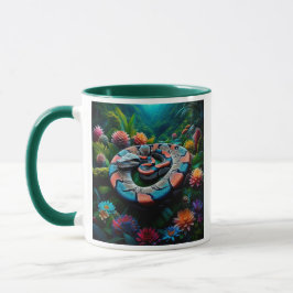 Gefärbte Schlange in einem Blumendschungel. Tasse