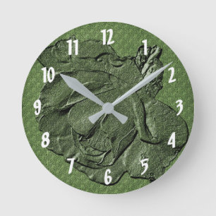 Geformte Rose in grüner Blumenkunst Runde Wanduhr