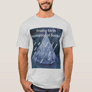 Gefrorene Erdformation bei Sonnenuntergang T-Shirt