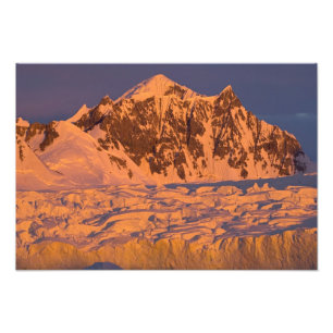 gefrorene glaziale Berglandschaft entlang der Fotodruck