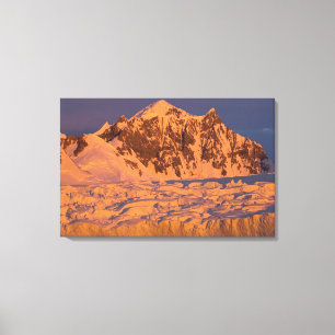 gefrorene glaziale Berglandschaft entlang der Leinwanddruck