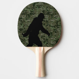 Gegangene Squatchin Silhouette auf Digital-Tarnung Tischtennis Schläger