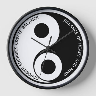 Gegenüber den Energien, schaffen Sie Balance Yin Y Uhr