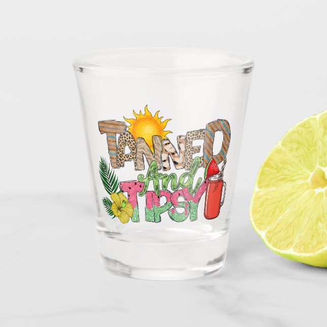 Gegerbt und Tipsy | Fun Summer Party Design Schnapsglas (Vorderseite)