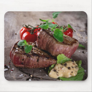 Gegrillte Grillensteaks mit frischen Kräutern und Mousepad