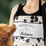 GEGRÜNDET MIT LIEBE-PASS-Druckmuster-Hund-Groomer Schürze<br><div class="desc">Muster von Hundepfoten,  Knochen und Herzen und mit GROOMED WITH HEART (LIEBE) BY NAME betitelt,  um für einen Hundezüchter oder einen Hundezüchter geschäftlichen Namen personalisiert zu sein.</div>