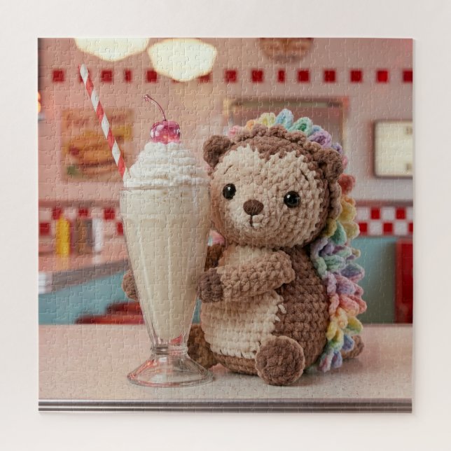 Gehäkelter Igel und Milchshake im Retro-Diner (Vertikal)