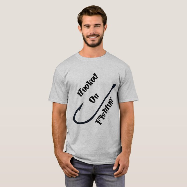 Gehakt auf der Spaß-Aussenseiter-T-Shirt der T-Shirt (Vorne ganz)