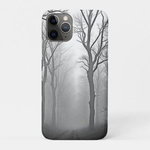 Geheimnisvoller nebliger Waldweg Case-Mate iPhone Hülle