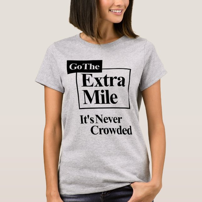 Gehen Sie die Extra-Meile, die nie überfüllt ist T-Shirt (Vorderseite)