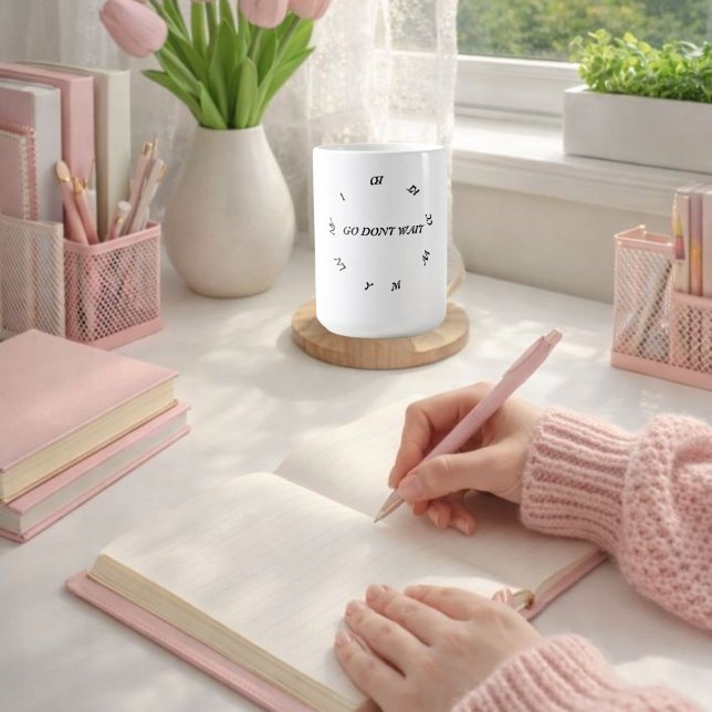 GEHEN SIE DONT WARTEN, MACKE JEGLICHE MASSNAHME KAFFEETASSE (Von Creator hochgeladen)