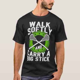 Gehen Sie ruhig und tragen Sie einen großen, hekti T-Shirt