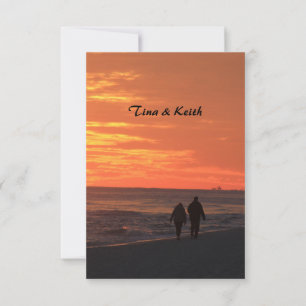 Gehen Sie Save the Date am Strand spazieren