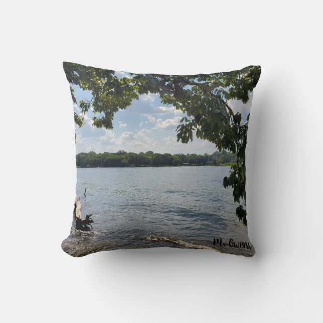 Gehen wir zum Lake Throw Kissen (Vorderseite)