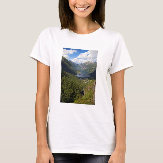 Geiranger Fjord Landschaft, Norwegen T-Shirt (Vorderseite)