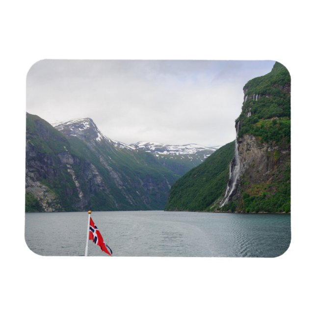 Geiranger-Fjord mit norwegischem Fahnenmagnet Magnet (Horizontal)
